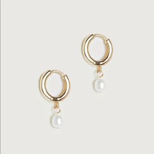 GOLD OAK AND FORT EARRINGS WITH PEARL